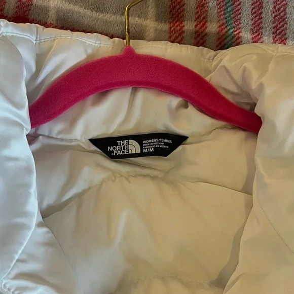 The North Face White Puffer Vest Size Medium - Picture 10 of 13